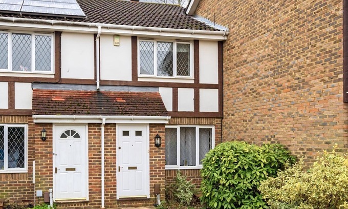 Walton-on-Thames Casa | Pass the Keys | Cosy 2BR Home in Walton