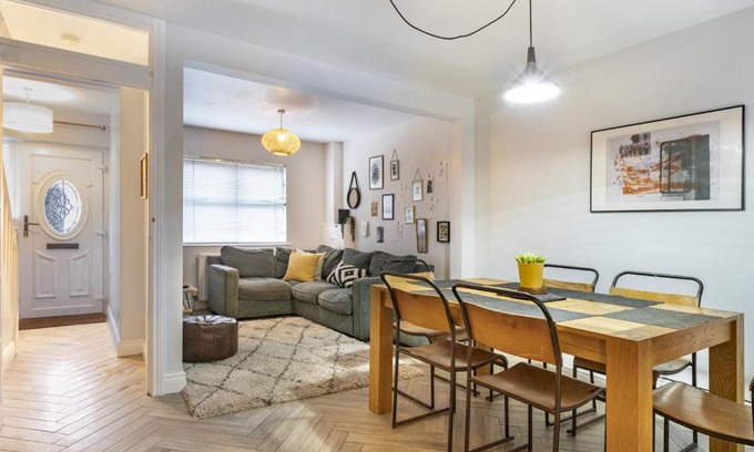 Ormeau Casa | Pass the Keys Cosy 2BR Home Ormeau Road Lots of Amenities