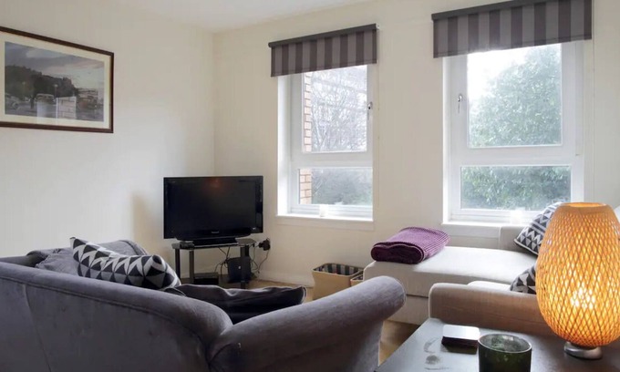 Restalrig Apartamento | Pass the Keys | Cosy and Bright 2 Beds Flat with - Free Parking