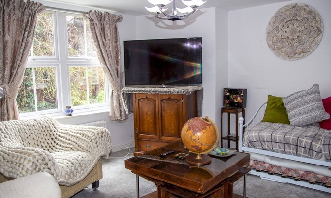 Rochester Casa | Pass the Keys | Cosy and Spacious House for 6