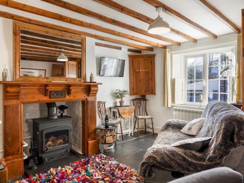 Corris Casa | Pass the Keys Cosy Cottage in Corris One wellbehaved dog welcome