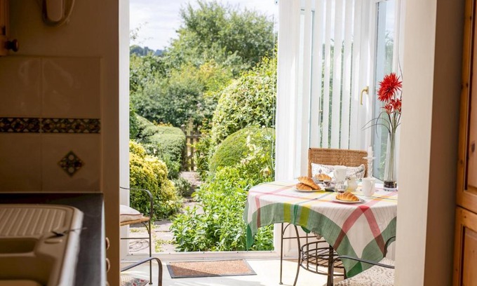Ludwel Casa | Pass the Keys Cosy cottage with views over the Shropshire hills