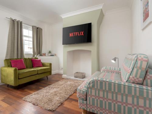 Knotty Ash Casa | Pass the Keys Cosy Liverpool Home. WiFi Parking Nr Alder Hey