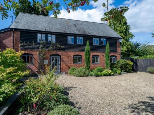 Ludwel Casa | Pass the Keys Countryside home 5 minutes from Ludlow