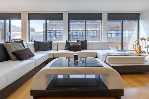 Birmingham City Centre Cabina | Pass the Keys Executive Penthouse 2 Bed Jewellery Quarter