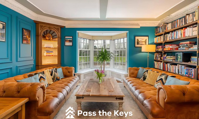 Steventon Casa | Pass the Keys | Family Friendly Country House with Indoor Pool