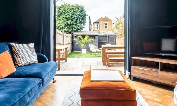 Canbury Casa | Pass the Keys | Family home with garden and free parking in Kingston