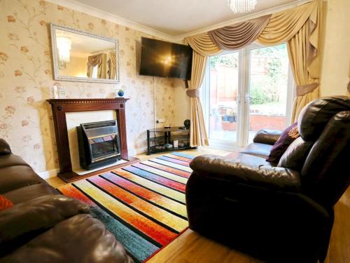 Salford Casa | Pass the Keys Garden Family Home near by University of Salford
