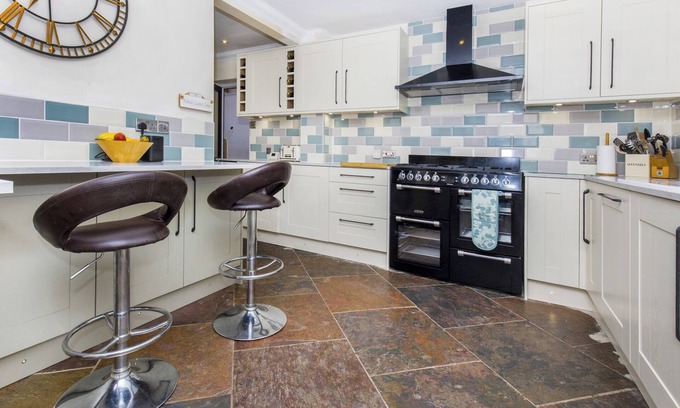 Cublington Casa | Pass the Keys | Home overlooking farmland