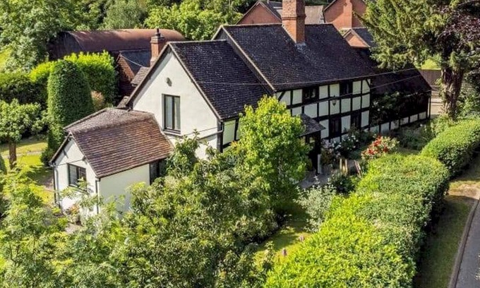 Ludwel Casa | Pass the Keys | Grade II listed black and white timber framed home