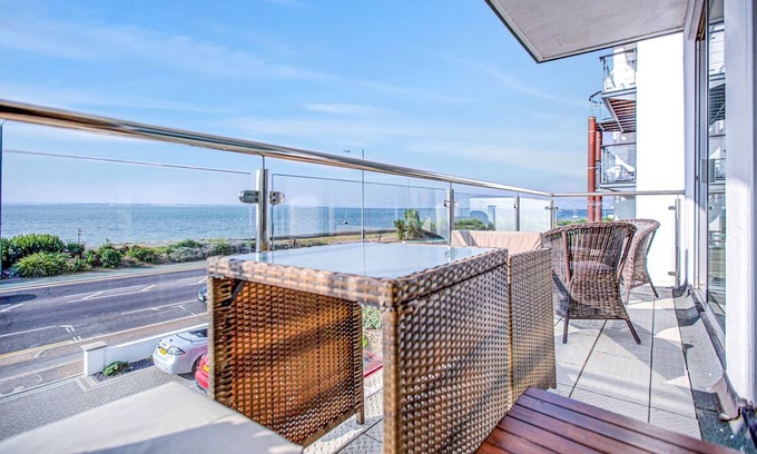 Westcliff-on-Sea Apartamento | Pass the Keys | Stunning Sea Front Views