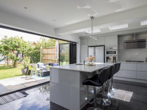 Old Windsor Casa | Pass the Keys Gorgeous Family Home Near River Thames-Old Windsor