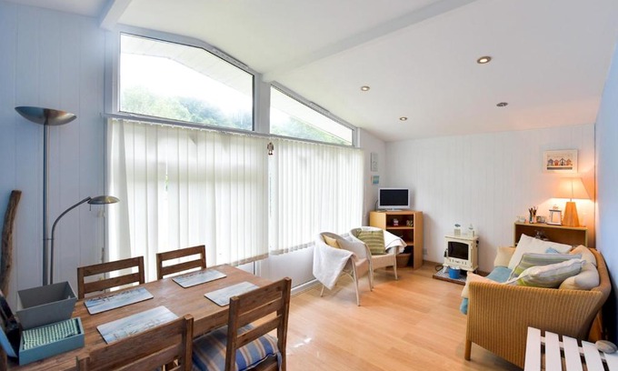 Mumbles Casa | Pass the Keys Gower BEACH Staycation Caswell Bay - Sleeps 4
