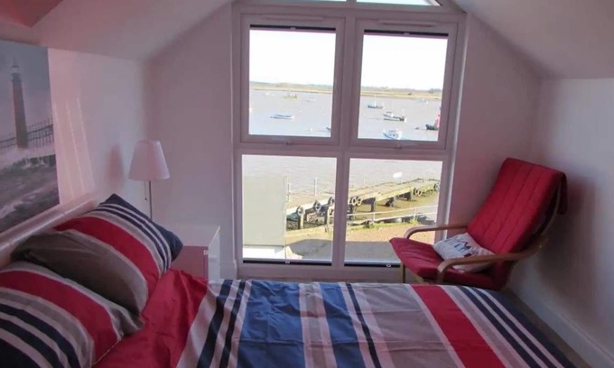 Martlesham Heath Casa | Pass the Keys | Harbour View, with stunning views