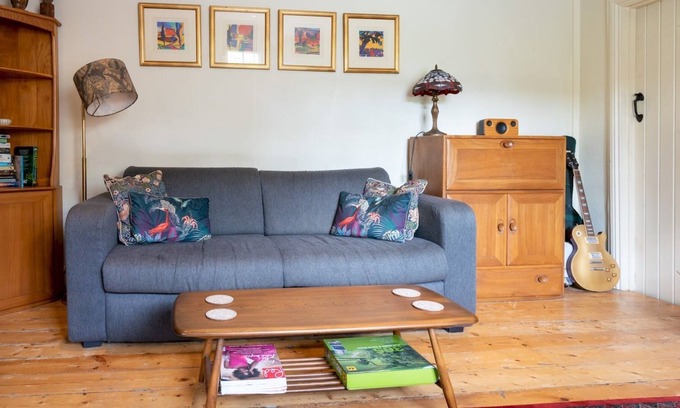 Montpellier Casa | Pass the Keys | Hidden cottage in heart of Cheltenham