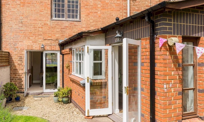 Tiddington Casa | Pass the keys | Historic 2 Bed in Tiddington
