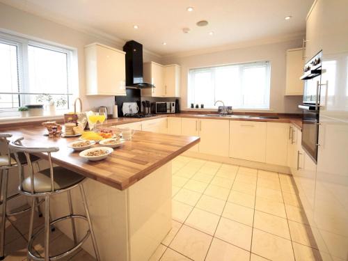 Pentraeth Casa | Pass the Keys Home With Hot Tub Close to Beach