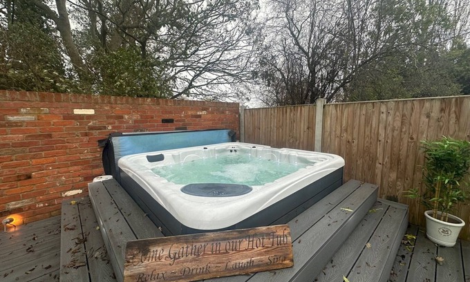 Colchester Casa | Pass the Keys | Honeymooners Heven