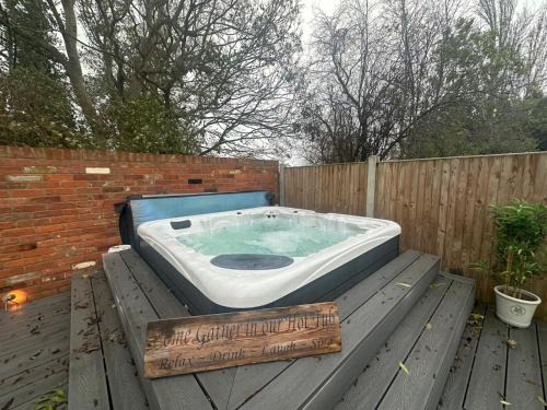Colchester Casa | Pass the Keys Honeymooners Heven