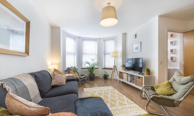 Belfast Apartamento | Pass the Keys Lovely 1BR Apt Belfast Castle Hiking Nearby