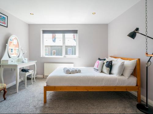 Queens Quarter Casa | Pass the Keys Luxury 2Bed 2Bath Townhouse - Perfect for Winter Stay