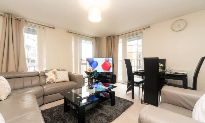 Whittington Apartamento | Pass the Keys | Modern 2 bedroom and 2 Bath Apartment in London