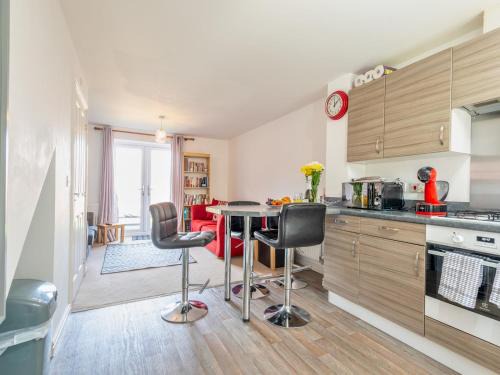 Telford Casa | Pass the Keys Modern Bright Home Bunk Beds GardenParking