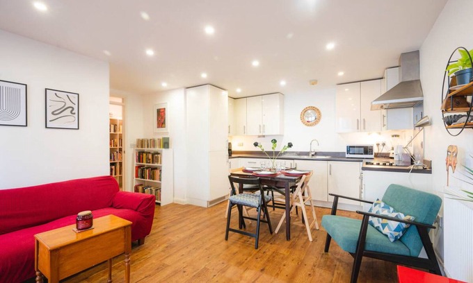 Dalston Apartamento | Pass The Keys | Modern 2-Bed Apartment with Private Balcony, Near Dalston Junction Station - Ideal Urban Retreat!