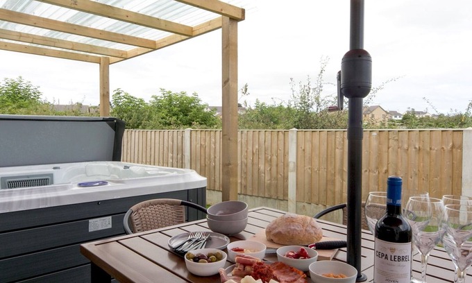 Brynteg Casa | Pass the Keys | Modern Home with Hot Tub