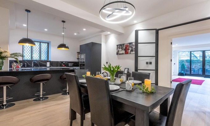 Shrewsbury Apartamento | Pass the Keys Modern, luxury living in this historic building