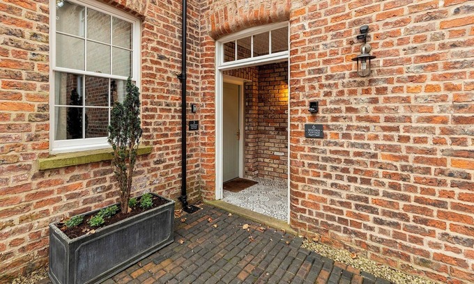 York Casa | Pass the Keys | No. 6 - Wisteria Cottage
