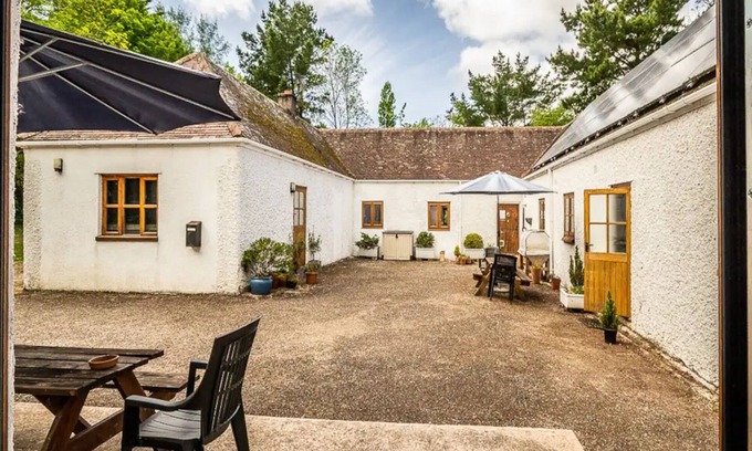 Farringdon Casa | Pass the Keys | Peaceful and spacious 2 bedroom holiday home