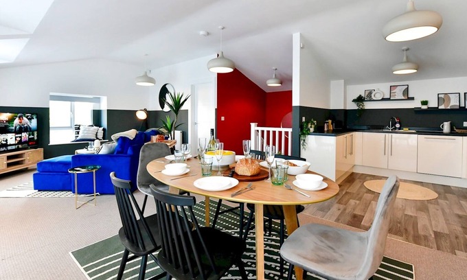 Newport Casa | Pass the Keys | Perfectly located stylish 2 bed home with Parking