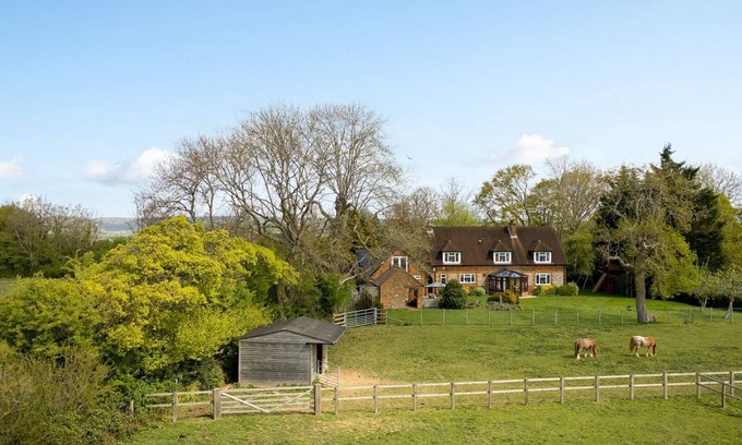 Radnage Casa | Pass the Keys | Quintessential Chilterns Hideaway