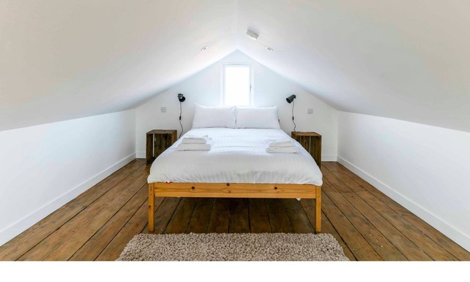 Histon Apartamento | Pass the Keys | Renovated 19th Century Barn w/ Free Parking