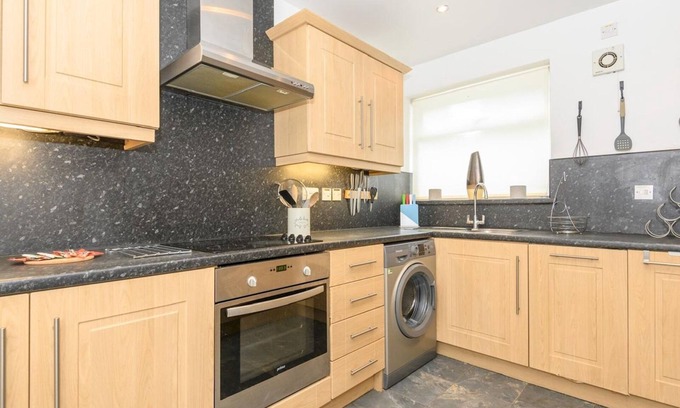 Roundhay Apartamento | Pass the Keys | Roundhay Retreat-Family Home next to Roundhay Park