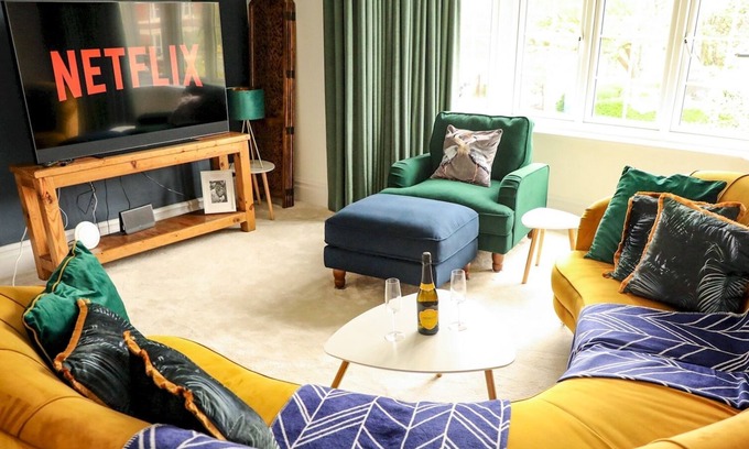 Hoylake Casa | Pass the Keys | Sleeps 10 close to Royal Liverpool Golf Club