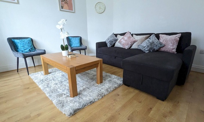 Seisdon Casa | Pass the Keys | Spacious Comfortable 3 Bedroom House