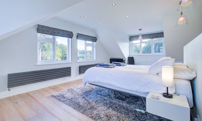 Sandon Casa | Pass the Keys | Spacious House Near Chelmsford
