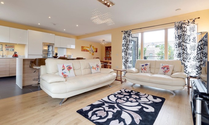 Trumpington Casa | Pass the Keys | Spacious 3Bedroom Home by Addenbrooke's Hospital