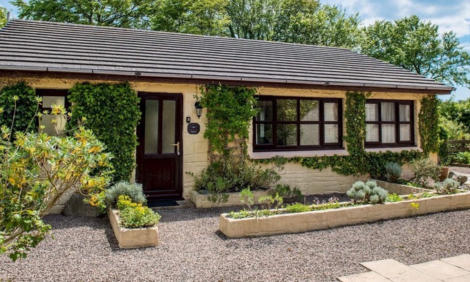 Tremain Cabaña | Pass the Keys | Spacious Cottage in Ceredigion - Sleeps 6