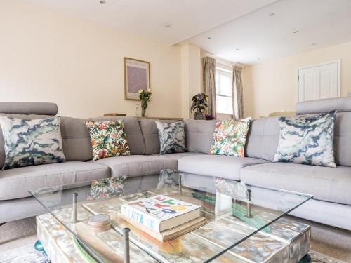 Runnymede Casa | Pass the Keys Spacious family home in Surrey