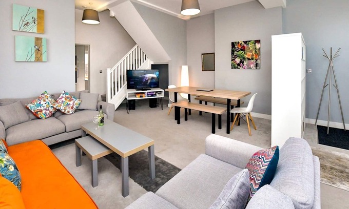 Fairwater Casa | Pass the Keys | Spacious and Modern 3 Bedroom House with Parking