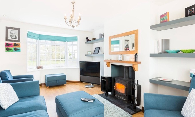 Wellesbourne Casa | Pass the Keys | SPACIOUS Modern 5 Bed, Sleeps up to 12 & Parking