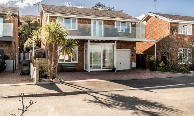 Ebford Casa | Pass the Keys | Stunning waterside retreat with estuary views