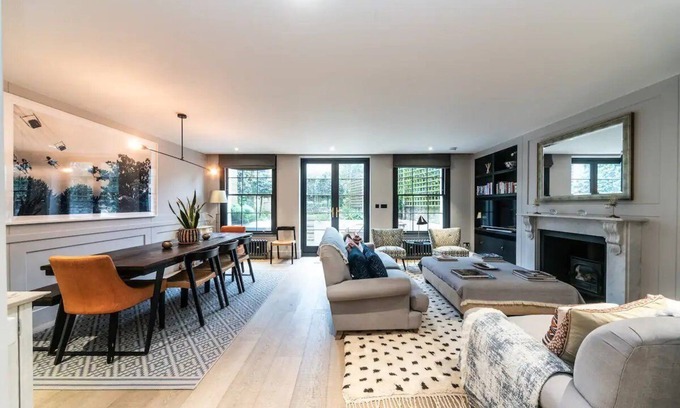 Askew Casa | Pass the Keys | Stylish Garden Home -10 min To Trains · Gorgeous Garden House|10 Min to Train