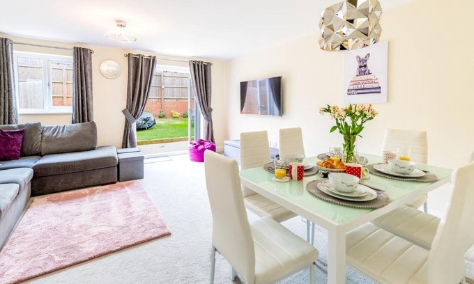 Shrewsbury Casa | Pass the Keys Stylish modern two bedroom home in Shrewsbury