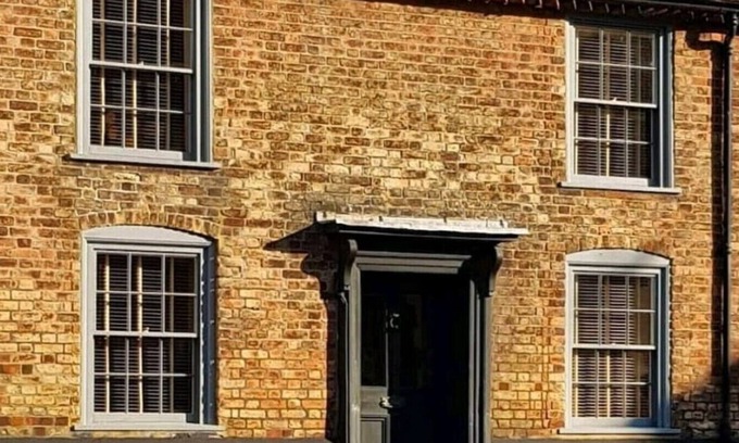 Lydd Casa | Pass the Keys | Super Stylish Georgian House near famous beaches