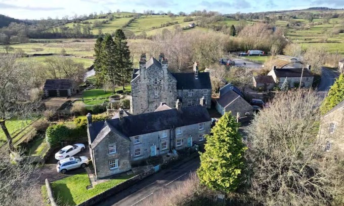 Hulme End Casa | Pass the Keys | The Old Shop Cosy Cottage for 6 & Furry Friends