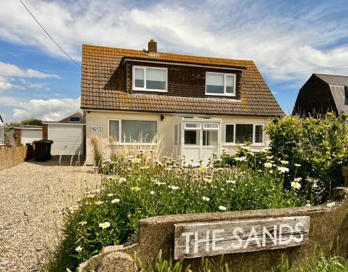 Camber Casa | Pass the Keys The Sands Superb Newly Refurbished Beach Home